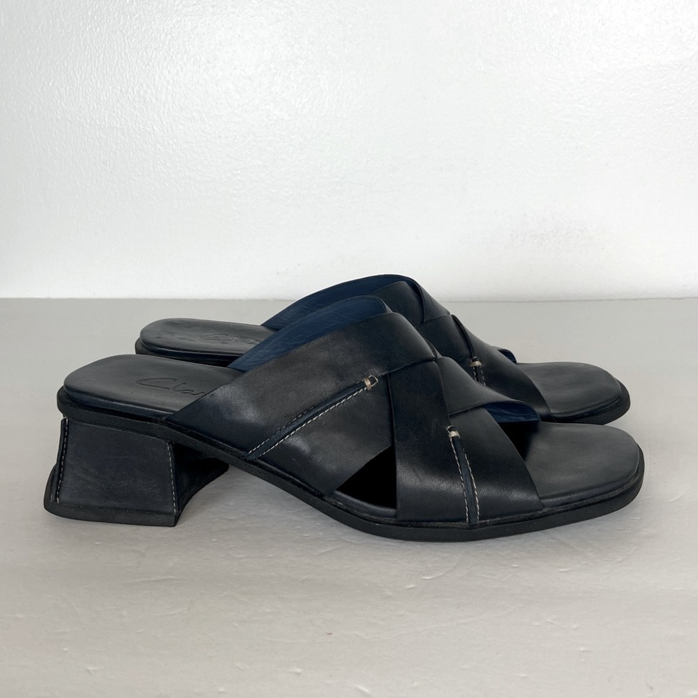 Clarks Women's Y2K Leather Waves Block Heelsβ Sandals Size 9 M Black Classic